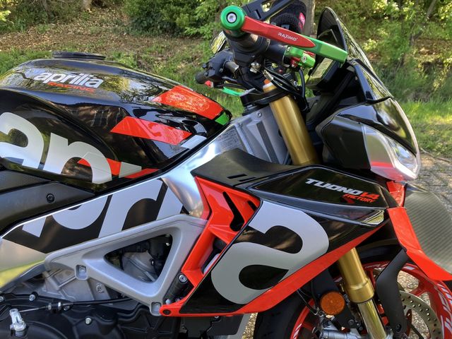aprilia - tuono--v4-1100-factory