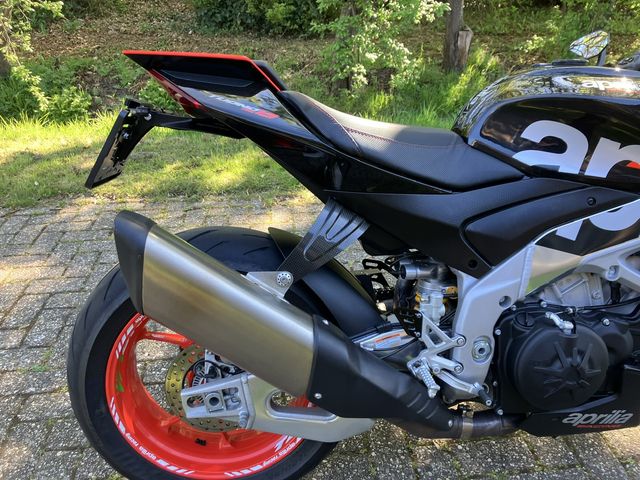 aprilia - tuono--v4-1100-factory