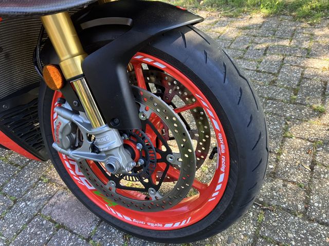aprilia - tuono--v4-1100-factory
