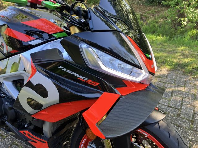 aprilia - tuono--v4-1100-factory