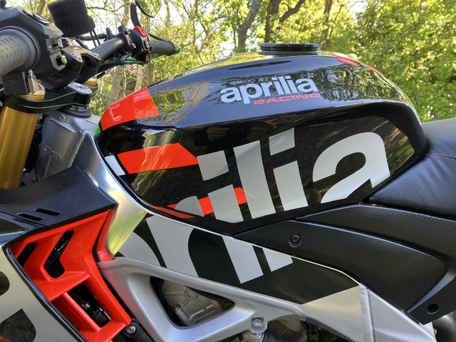 aprilia - tuono--v4-1100-factory
