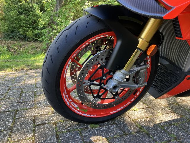aprilia - tuono--v4-1100-factory