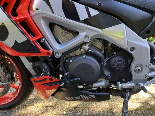 aprilia - tuono--v4-1100-factory