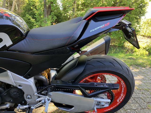 aprilia - tuono--v4-1100-factory