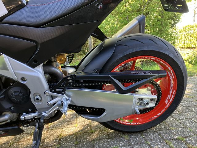 aprilia - tuono--v4-1100-factory