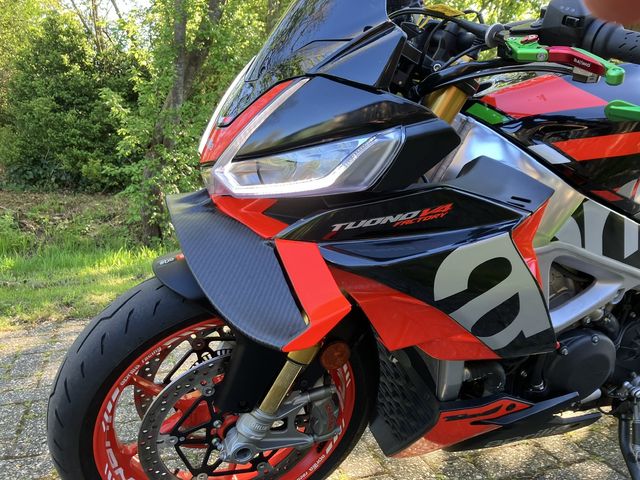 aprilia - tuono--v4-1100-factory
