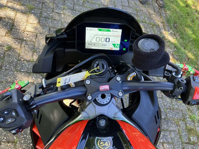 aprilia - tuono--v4-1100-factory