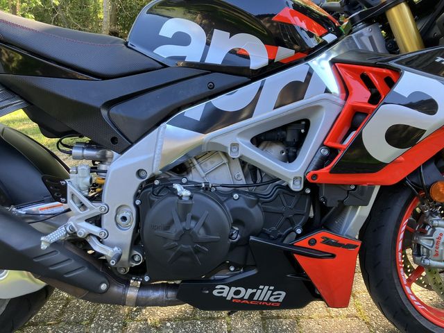 aprilia - tuono--v4-1100-factory