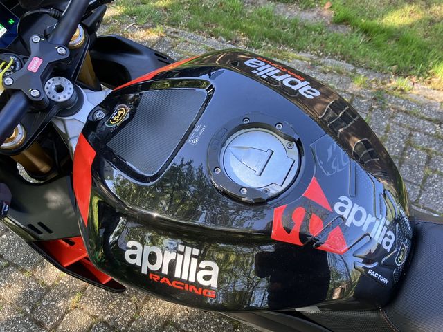 aprilia - tuono--v4-1100-factory