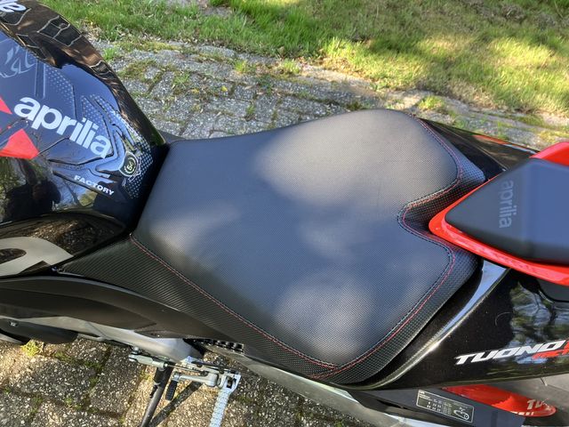 aprilia - tuono--v4-1100-factory