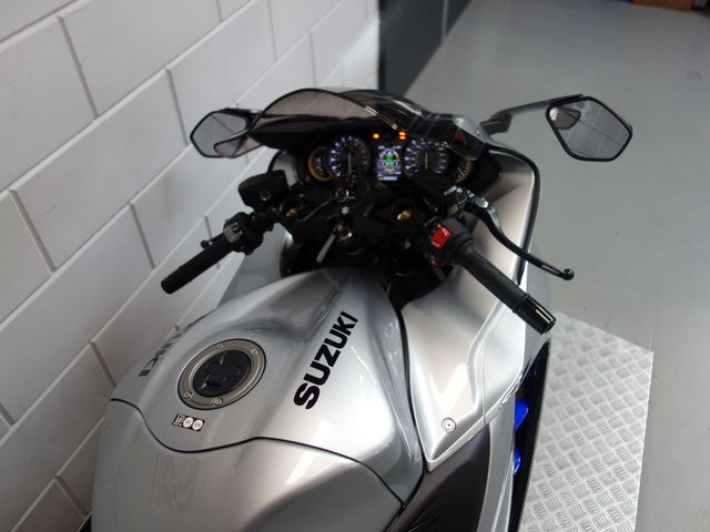 suzuki - gsx-r-1300-hayabusa