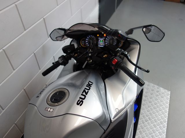 suzuki - gsx-r-1300-hayabusa