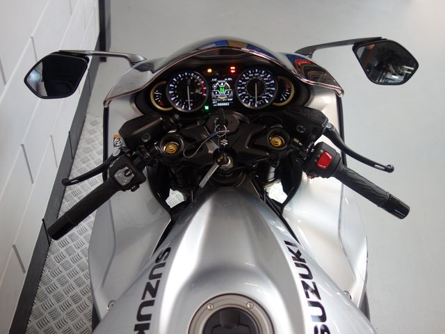 suzuki - gsx-r-1300-hayabusa