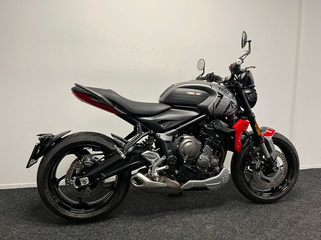 triumph - trident-660