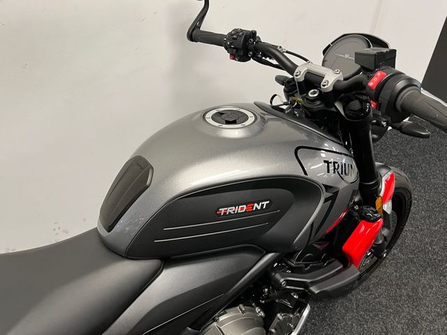 triumph - trident-660