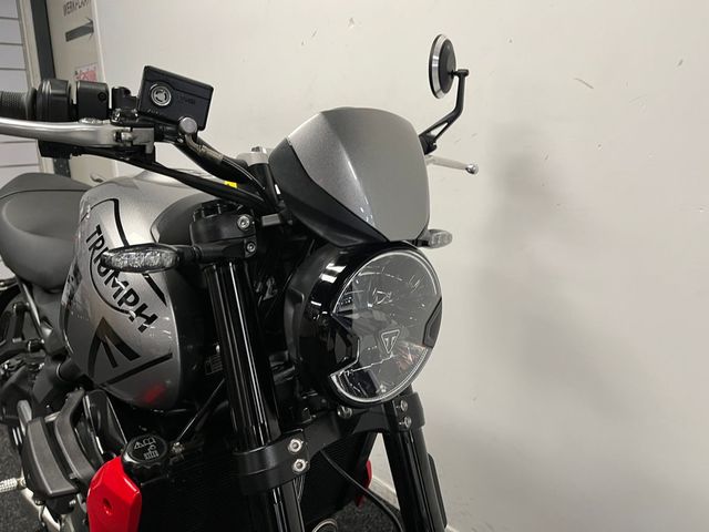 triumph - trident-660