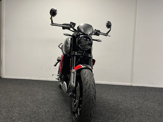 triumph - trident-660