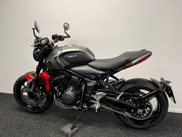 triumph - trident-660