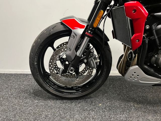 triumph - trident-660