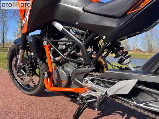 ktm - 125-duke