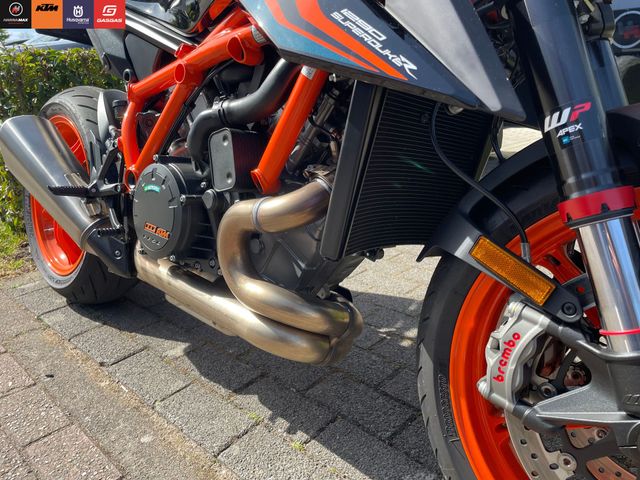 ktm - 1290-super-duke-r