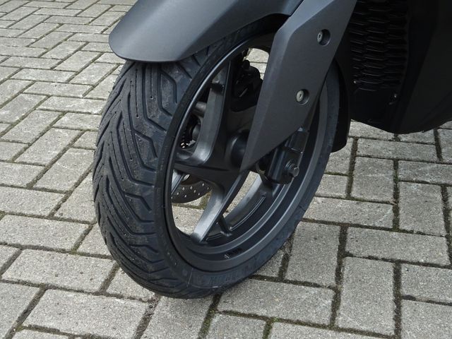 yamaha - x-max-300-abs