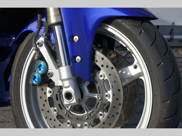 yamaha - r1