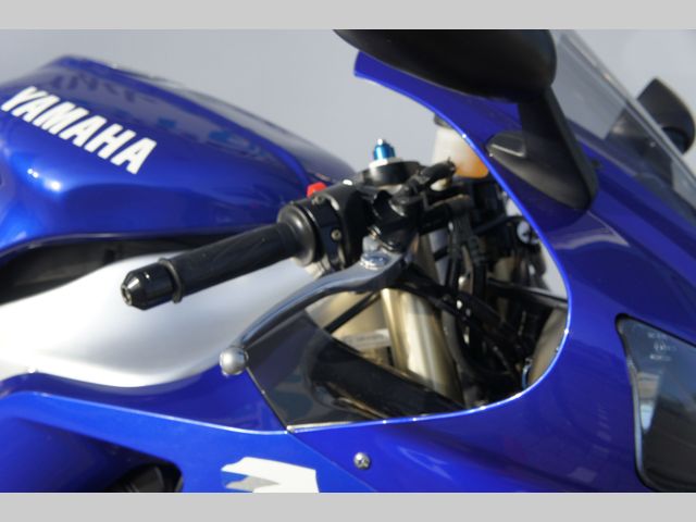 yamaha - r1