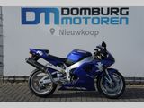 YAMAHA R1