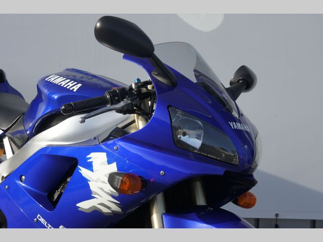 yamaha - r1