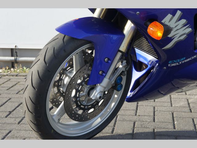 yamaha - r1