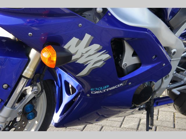 yamaha - r1