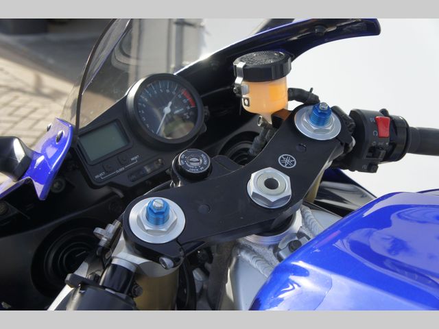yamaha - r1