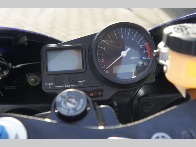 yamaha - r1