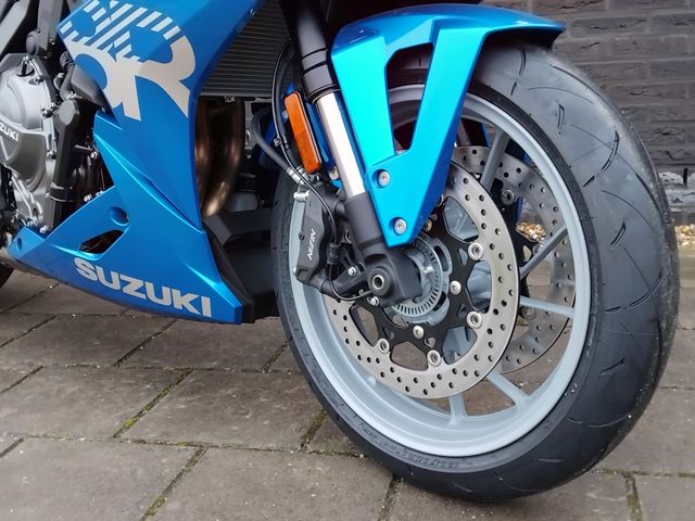 suzuki - gsx-8r
