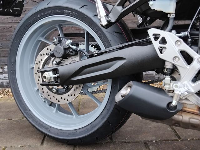 suzuki - gsx-8r
