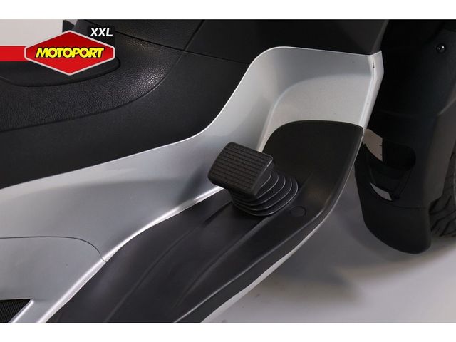 piaggio - mp3-300-yourban