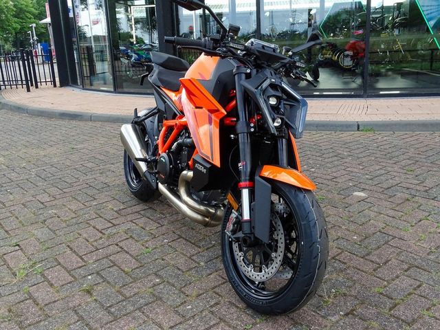ktm - 1390-super-duke-r