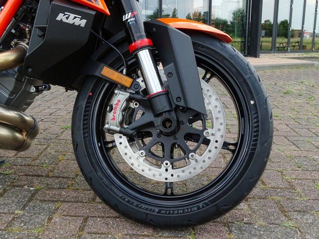ktm - 1390-super-duke-r