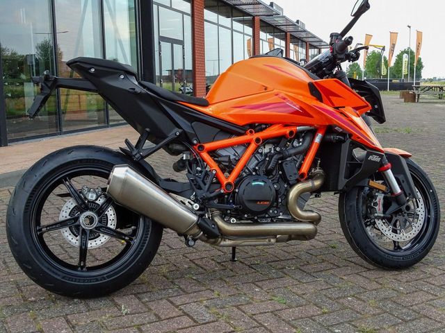ktm - 1390-super-duke-r
