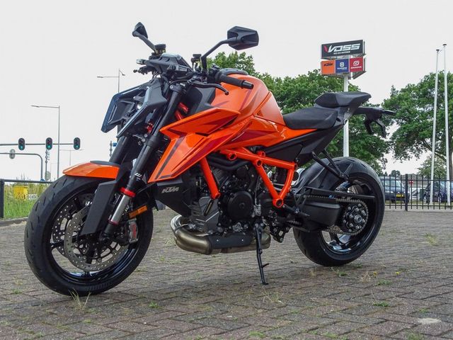 ktm - 1390-super-duke-r