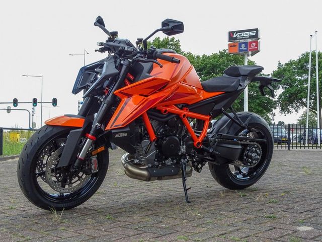 ktm - 1390-super-duke-r