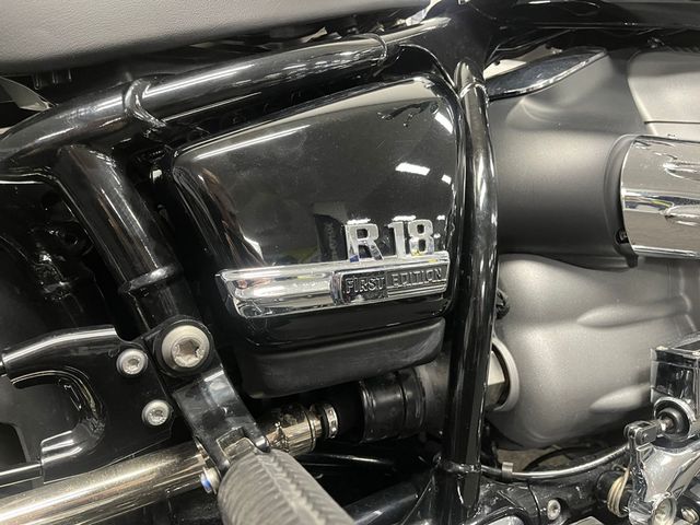bmw - r-18