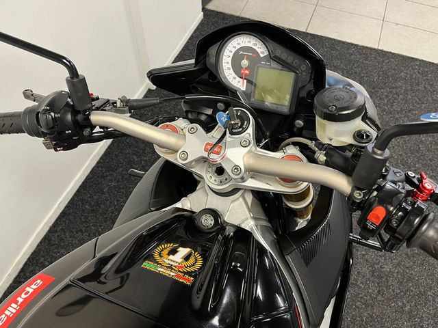 aprilia - tuono-v4-r-aprc