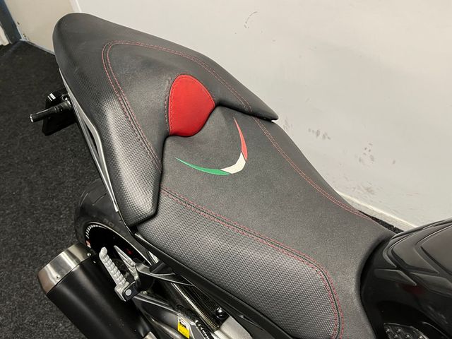 aprilia - tuono-v4-r-aprc