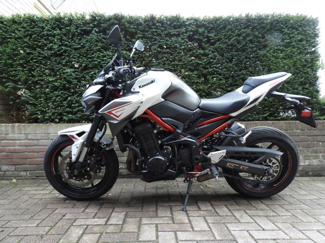 kawasaki - z900
