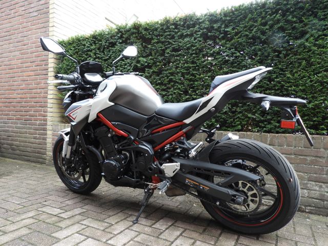kawasaki - z900