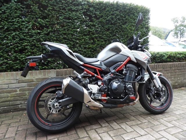 kawasaki - z900