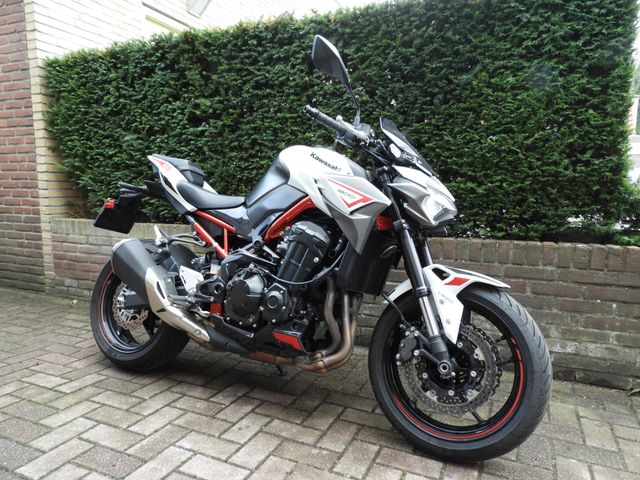 kawasaki - z900