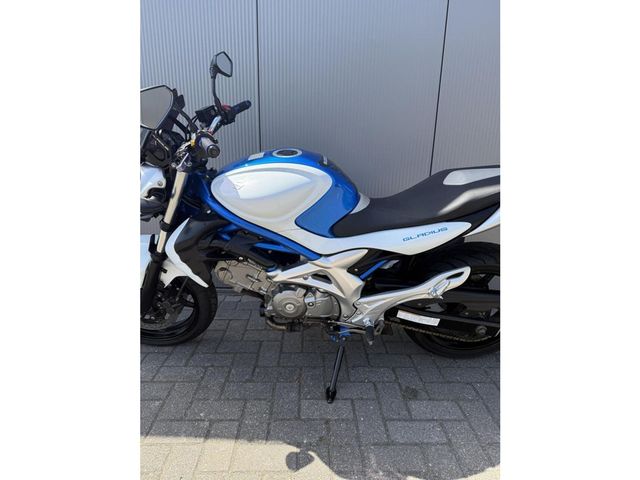 suzuki - gladius